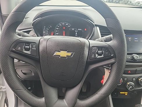 Used 2022 Chevrolet Trax LS w/ Tint and Cruise Package image 19