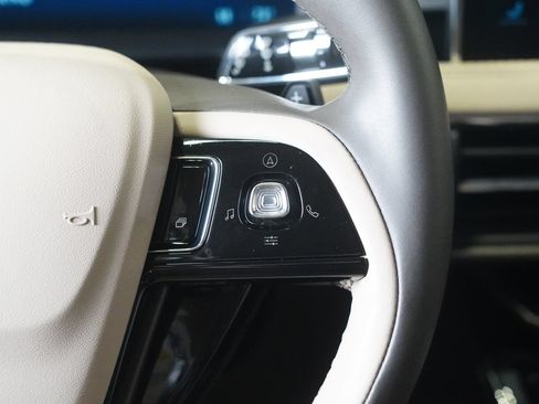 Used 2024 Lincoln Corsair FWD image 16