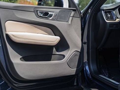 New 2027 Volvo XC60 B5 Plus AWD/4WD image 39