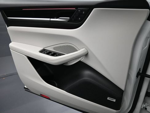 Certified 2025 Porsche Macan Electric RWD image 23