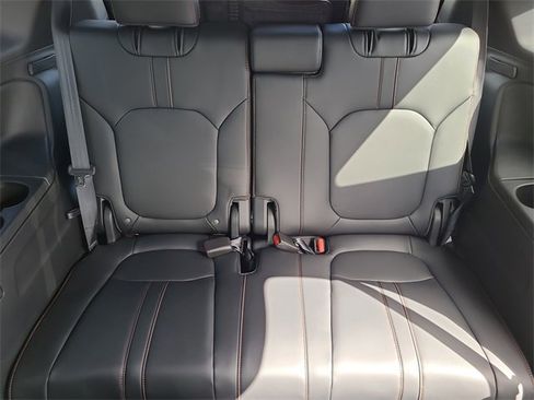 Used 2025 Honda Pilot TrailSport image 15