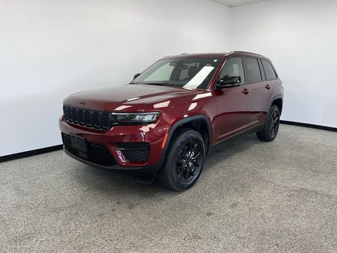 Used 2024 Jeep Grand Cherokee Altitude image 16