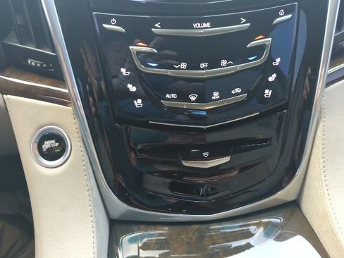Used 2018 Cadillac Escalade Luxury image 14