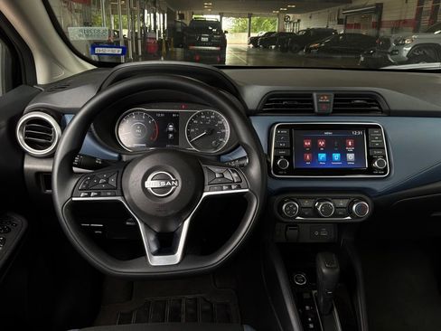 Used 2025 Nissan Versa SV FWD image 13