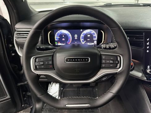 Used 2025 Jeep Wagoneer 4WD w/ Premium Group I image 13