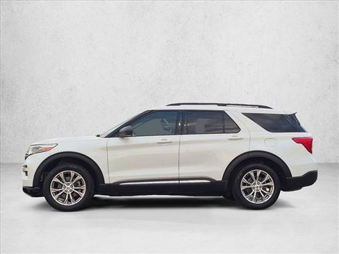 Used 2020 Ford Explorer XLT w/ Equipment Group 202A RWD image 8