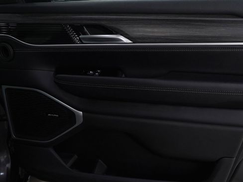 Used 2023 Jeep Wagoneer L Series II w/ Premium Group I image 9