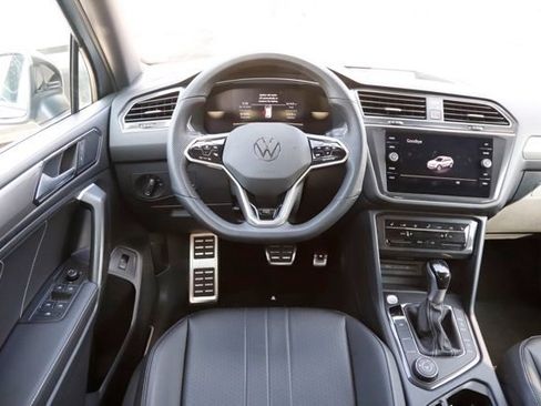 Used 2024 Volkswagen Tiguan SE R-Line AWD/4WD image 18