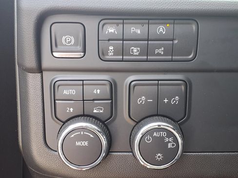 Used 2025 Chevrolet Tahoe LT AWD/4WD image 10