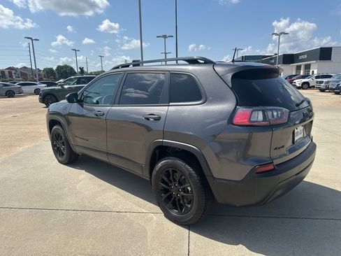 Used 2023 Jeep Cherokee Altitude Lux image 10