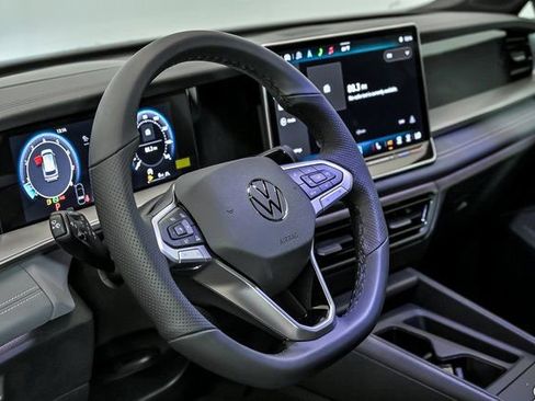 New 2026 Volkswagen Tiguan SE R-Line image 9