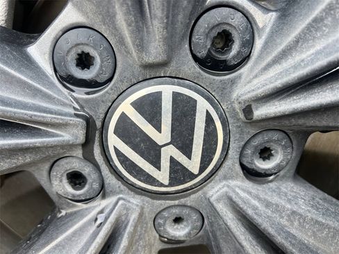 Used 2024 Volkswagen Tiguan SE w/ Panoramic Sunroof Package image 33