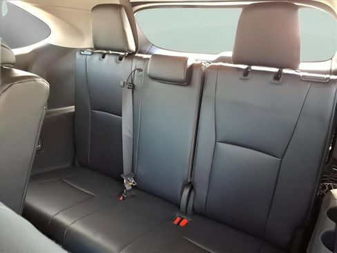 Used 2024 Toyota Highlander XLE image 21