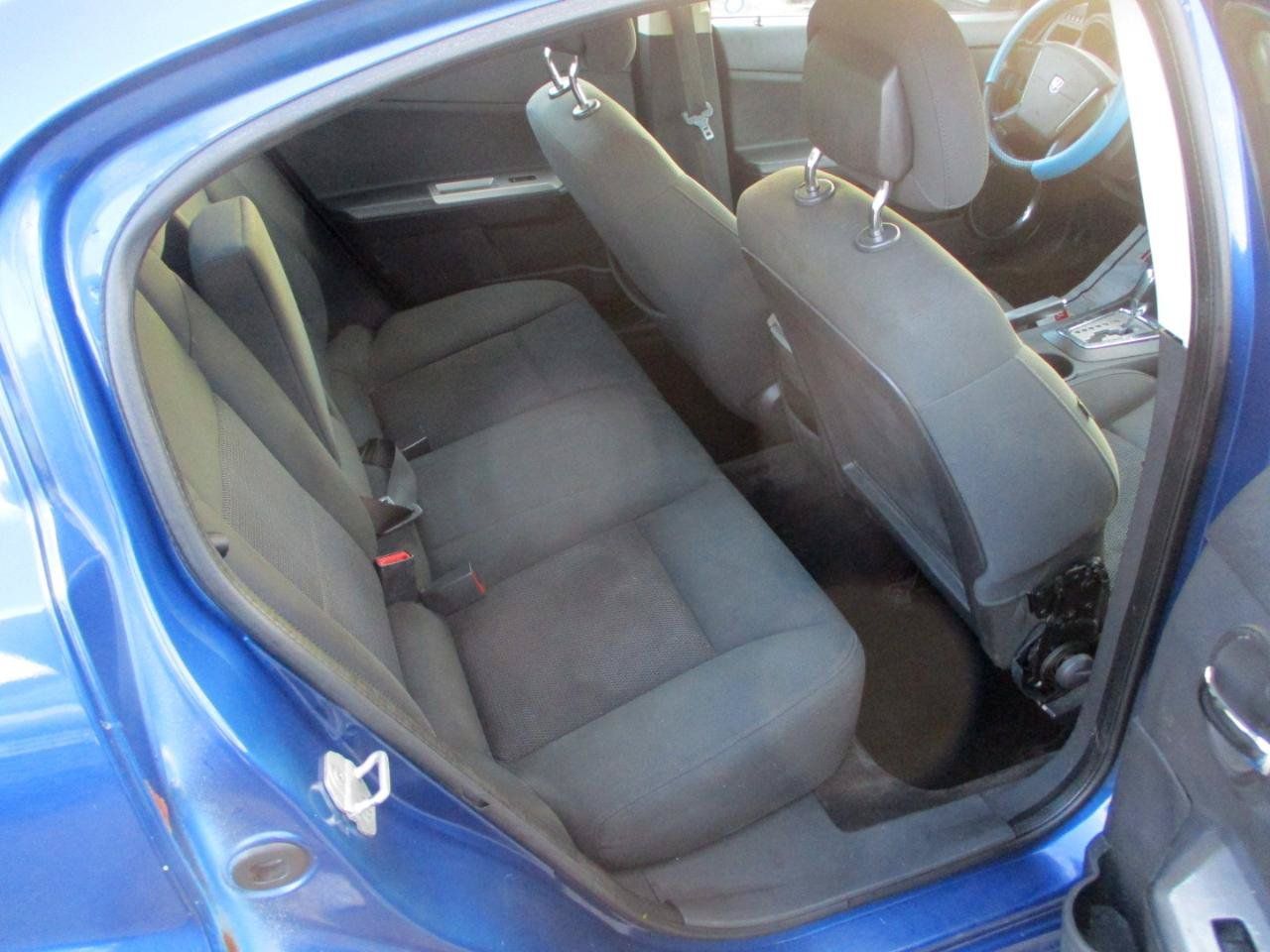 Used 2010 Dodge Avenger SXT w/ Premium Convenience Group FWD image 9