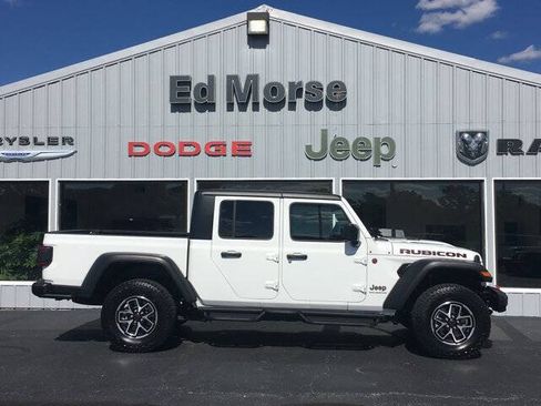 Used 2024 Jeep Gladiator Rubicon w/ Technology Group AWD/4WD image 2