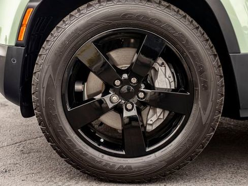 Used 2023 Land Rover Defender 110 75th Limited Edition image 12