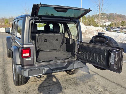 Used 2021 Jeep Wrangler Unlimited Sport image 18