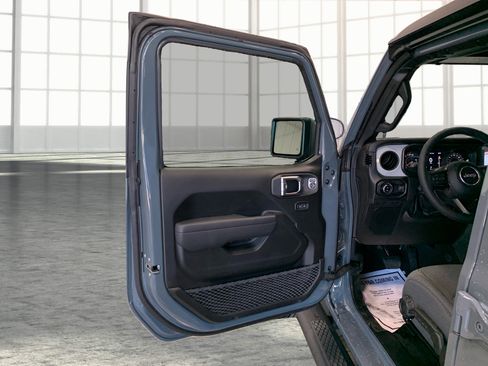 New 2025 Jeep Gladiator Sport image 17