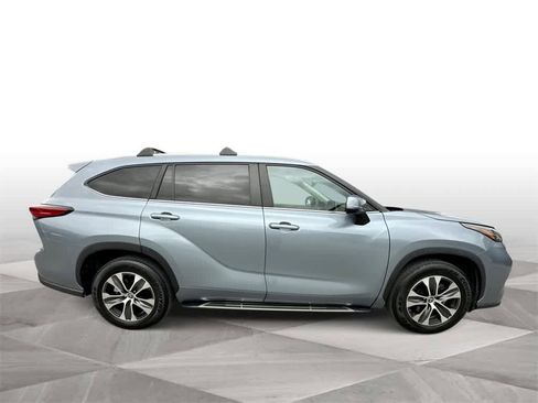 Used 2023 Toyota Highlander XLE image 9