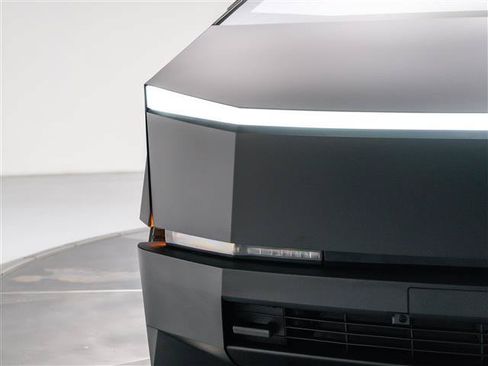 Used 2024 Tesla Cybertruck AWD Crew Cab image 9