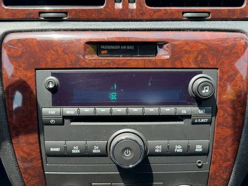 Used 2011 Chevrolet Impala LS FWD image 14