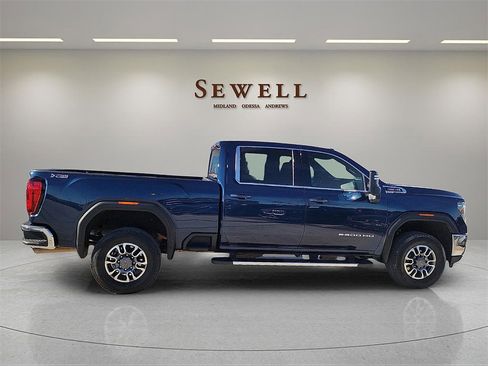 Used 2022 GMC Sierra 2500 SLE w/ SLE Convenience Package image 2