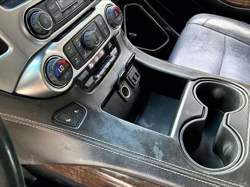 Used 2020 Chevrolet Suburban LT image 15