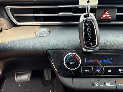 Used 2023 Hyundai Elantra SEL FWD image 40