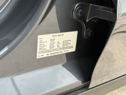 Used 2023 Tesla Model Y AWD image 33