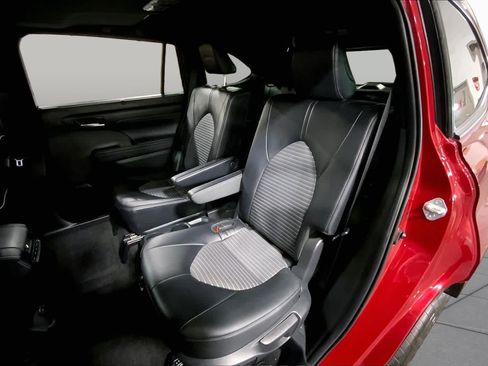 Used 2024 Toyota Highlander XSE AWD/4WD image 21