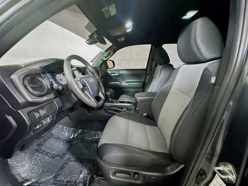 Used 2023 Toyota Tacoma TRD Sport image 12