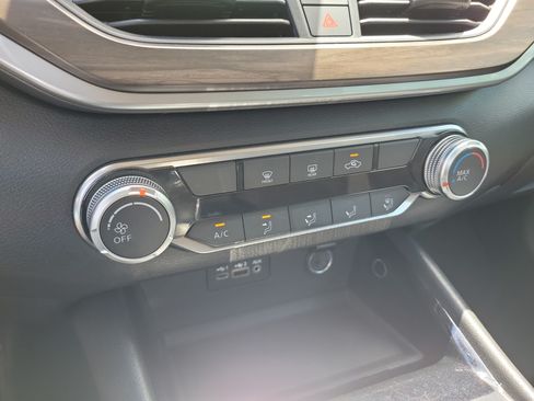 Used 2024 Nissan Altima 2.5 SV FWD image 32