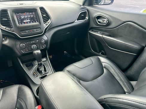 Used 2020 Jeep Cherokee Latitude Lux w/ Comfort/Convenience Group FWD image 21