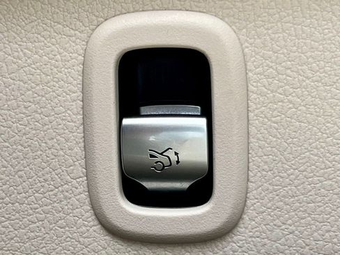 Certified 2026 Mercedes-Benz C 300 4MATIC Sedan image 35