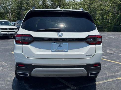 Certified 2025 Honda Pilot Touring image 18