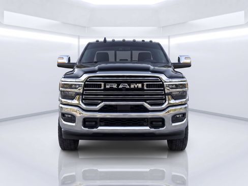 Used 2025 RAM 2500 Laramie AWD/4WD image 5