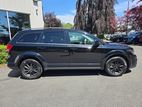 Used 2019 Dodge Journey SE FWD image 3