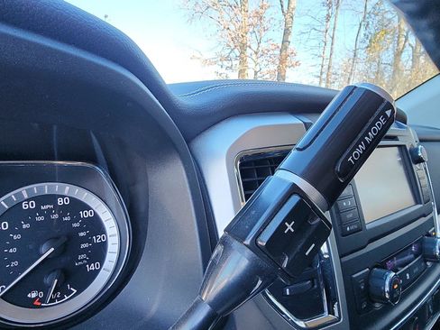 Used 2019 Nissan Titan PRO-4X image 17