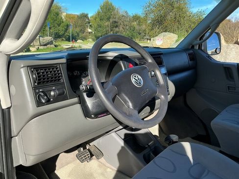 Used 2002 Volkswagen Eurovan MV image 20