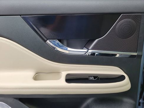 New 2026 Lincoln Corsair Reserve w/ Rear Removable Package Tray image 14