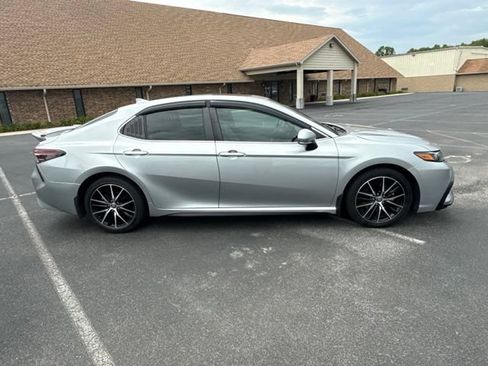 Used 2021 Toyota Camry SE w/ Convenience Package FWD image 4