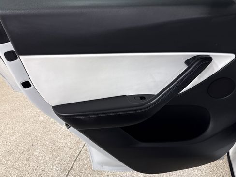 Used 2021 Tesla Model Y Performance image 12