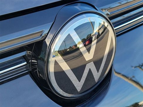 Used 2025 Volkswagen Taos S image 9