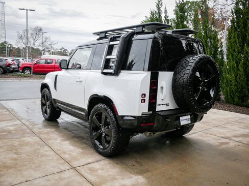 Used 2023 Land Rover Defender 90 X-Dynamic SE image 9