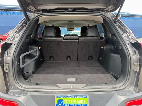 Used 2018 Jeep Cherokee Latitude Plus w/ Comfort/Convenience Group AWD/4WD image 22