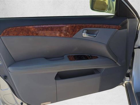 Used 2005 Toyota Avalon XLS FWD image 7
