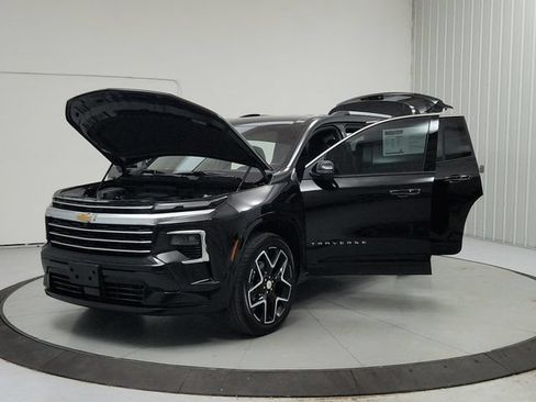 Used 2026 Chevrolet Traverse High Country FWD image 11