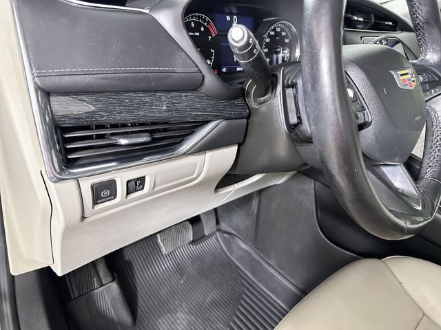 Used 2021 Cadillac XT4 Premium Luxury w/ Cold Weather Package FWD image 18