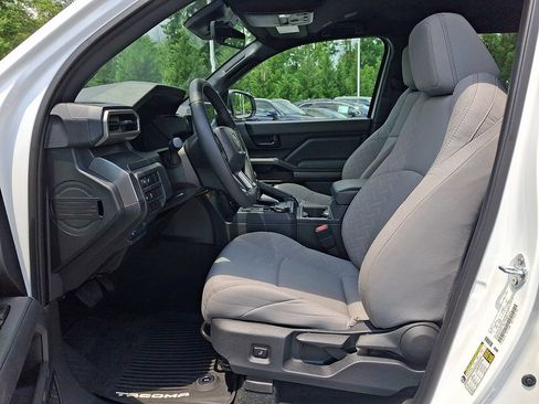 Certified 2024 Toyota Tacoma SR5 AWD/4WD image 13