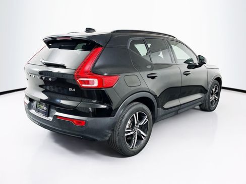 Used 2023 Volvo XC40 B4 Plus FWD image 9